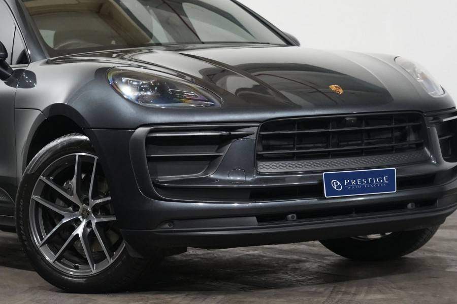 2022 Porsche Macan SUV Image 2