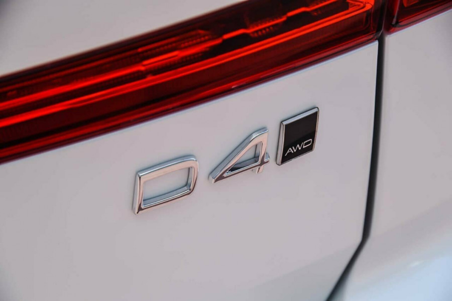 2019 MY20 Volvo XC60 UZ D4 Momentum Suv Image 12