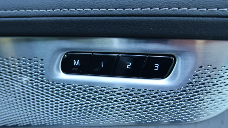 2025 Volvo XC90 L Series Ultra B5 Bright SUV Image 13