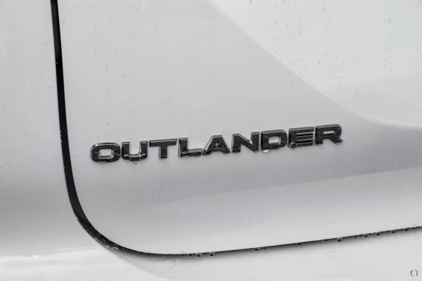 2025 Mitsubishi Outlander ZM ES SUV Image 9