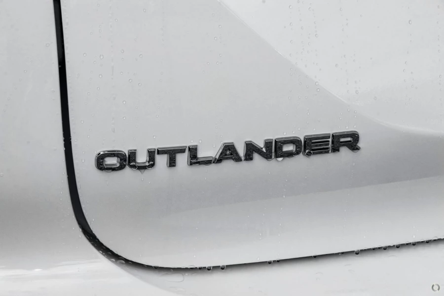 2025 Mitsubishi Outlander ZM ES SUV Image 9