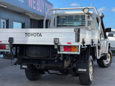 2017 Toyota Landcruiser VDJ79R GX Cab chassis Image 2