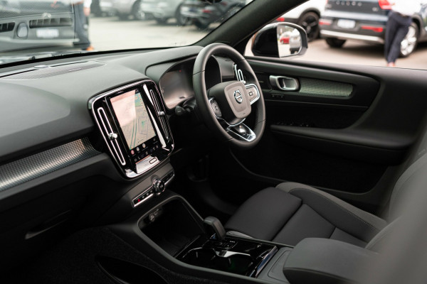 2026 Volvo EX40  Ultra Twin Motor Performance SUV Image 4