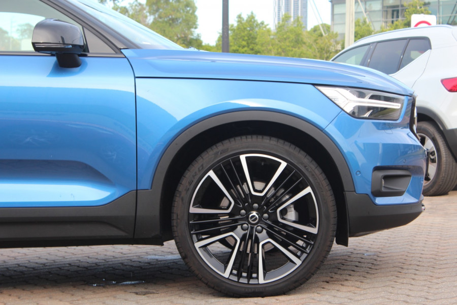 2020 Volvo XC40 XZ T5 R-Design Suv Image 3