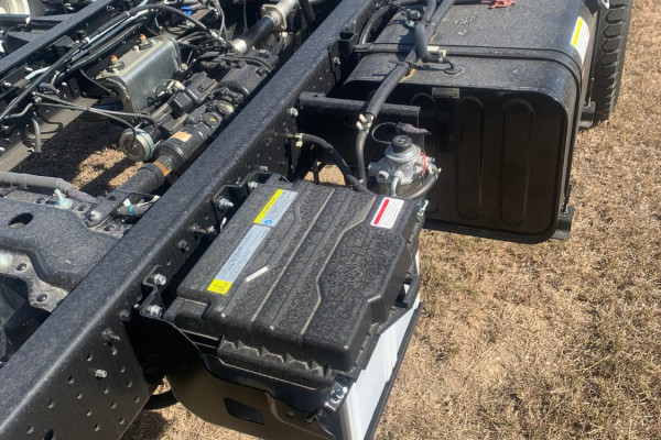 2026 Isuzu  NPS 75-175 MT D34 Cab Chassis Image 8
