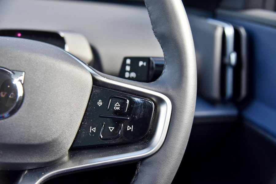 2025 Volvo EX30  Twin Motor Performance Ultra SUV Image 10