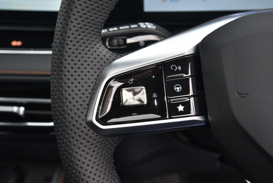 2024 MY24.5 MG HS AS33 Vibe SUV Image 15