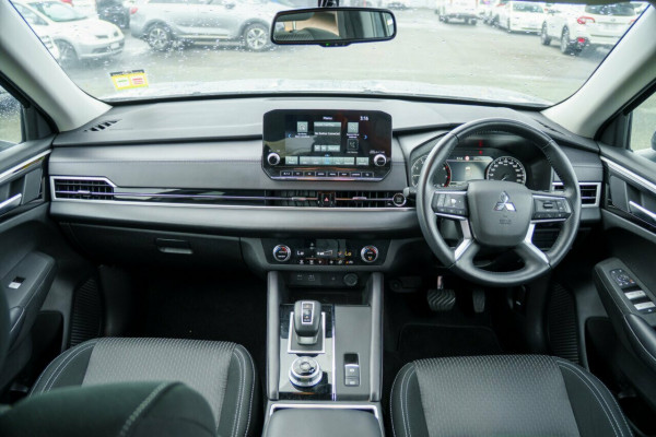 2024 Mitsubishi Outlander ZM LS SUV Image 17