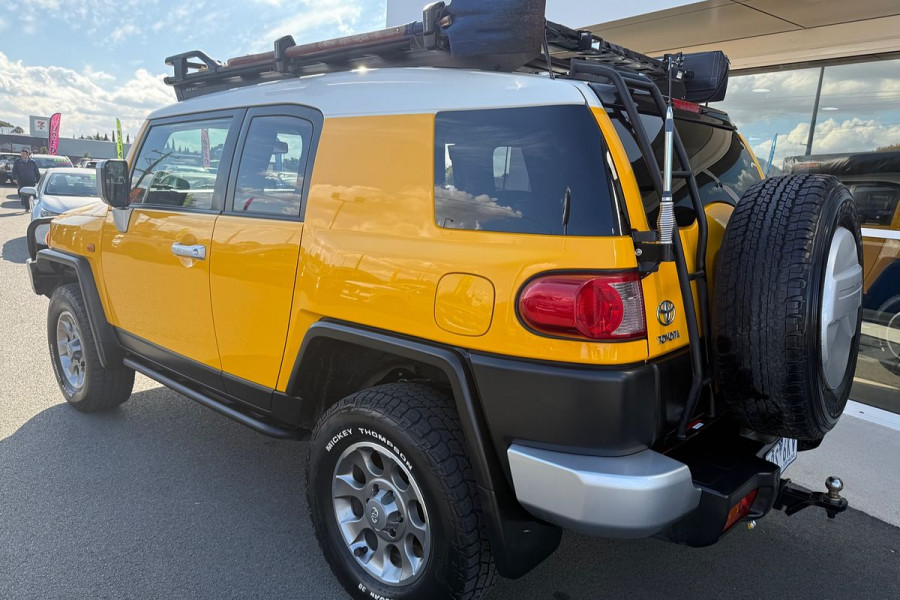 2012 Toyota FJ Cruiser GSJ15R SUV Image 11