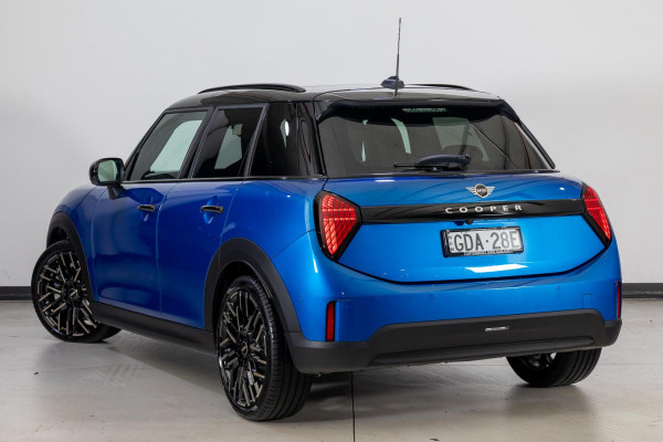 2025 MINI Cooper F65 C Favoured Hatch image 4