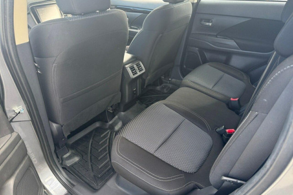 2021 Mitsubishi Outlander ZL ES SUV Image 18