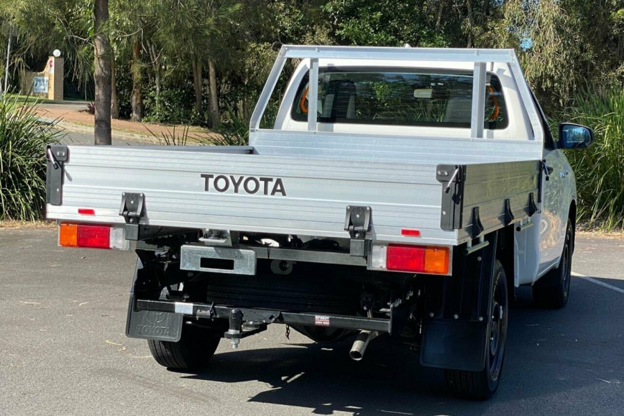 2022 Toyota Hilux TGN121R Workmate 4x2 Cab chassis
