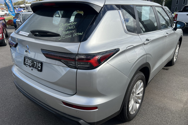 2025 Mitsubishi Outlander ZM ES SUV Image 5