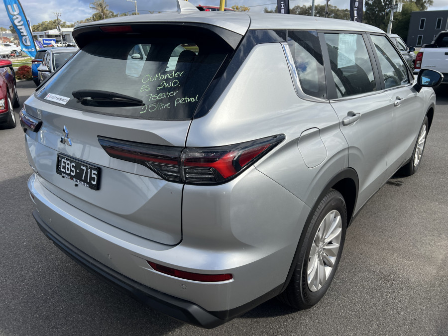 2025 Mitsubishi Outlander ZM ES SUV Image 5
