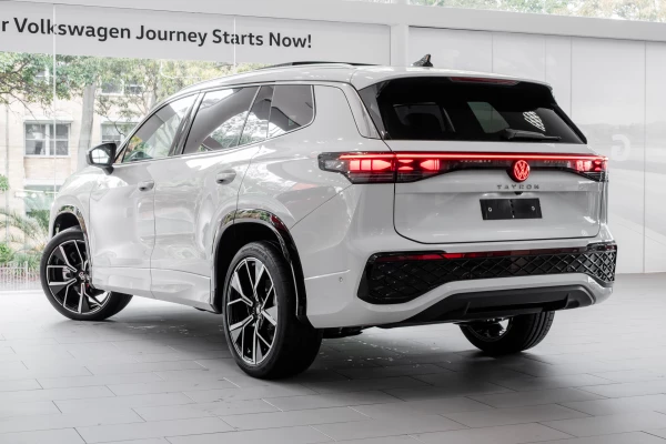 2025 MY26 Volkswagen Tayron R4 195TSI R-Line SUV Image 2