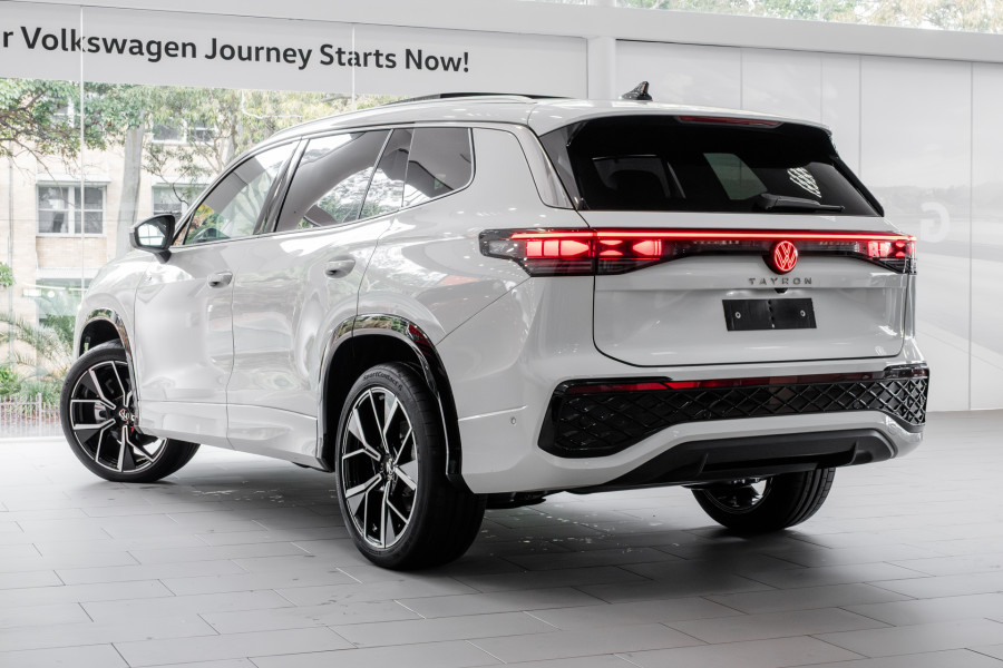 2025 MY26 Volkswagen Tayron R4 195TSI R-Line SUV Image 2