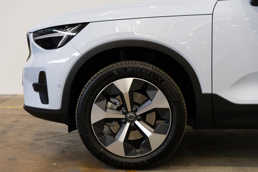 2025 MY26 Volvo XC40 XZ Plus B4 SUV Image 9
