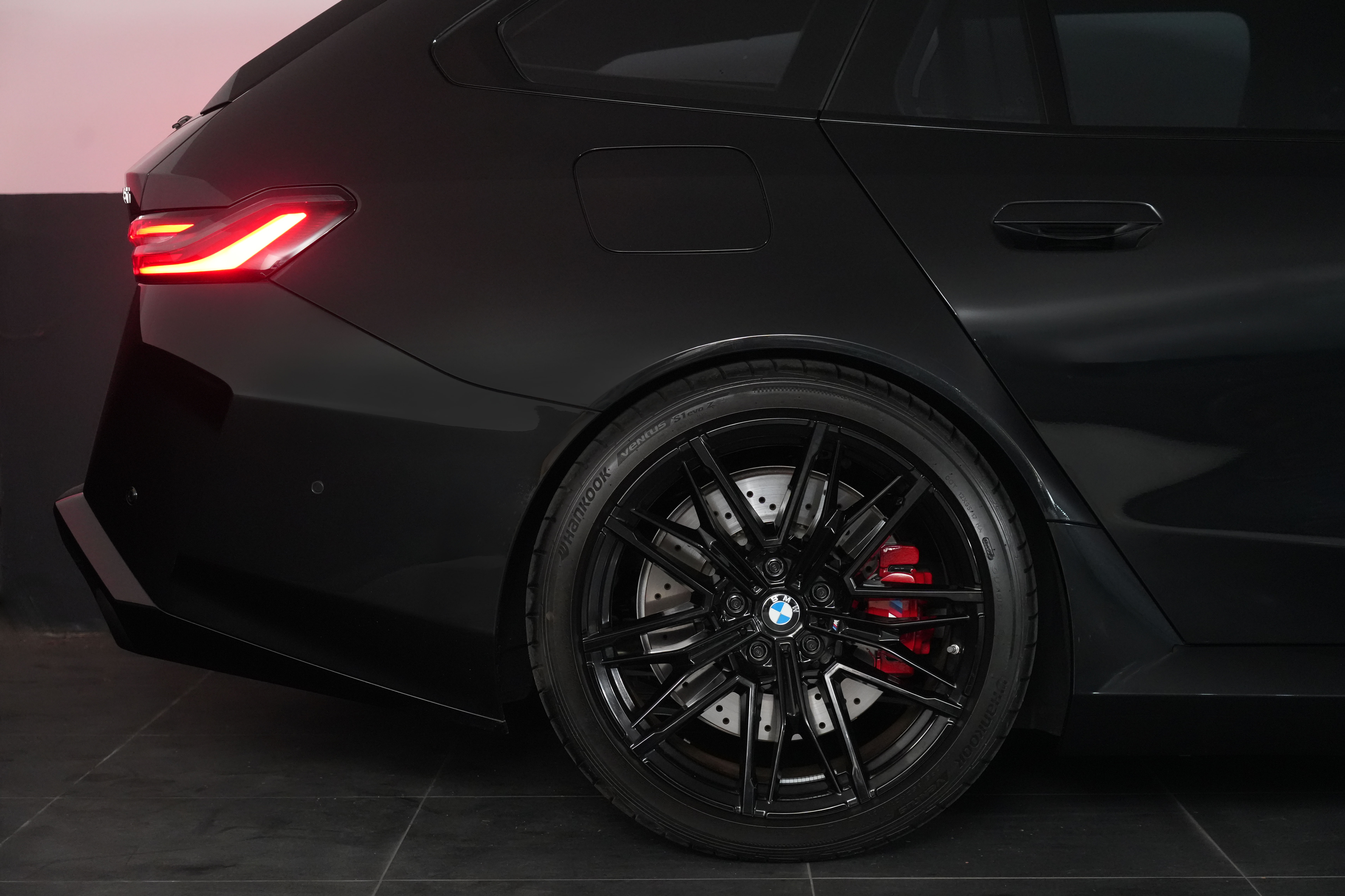 2025 BMW M5 Touring SUV Image 25