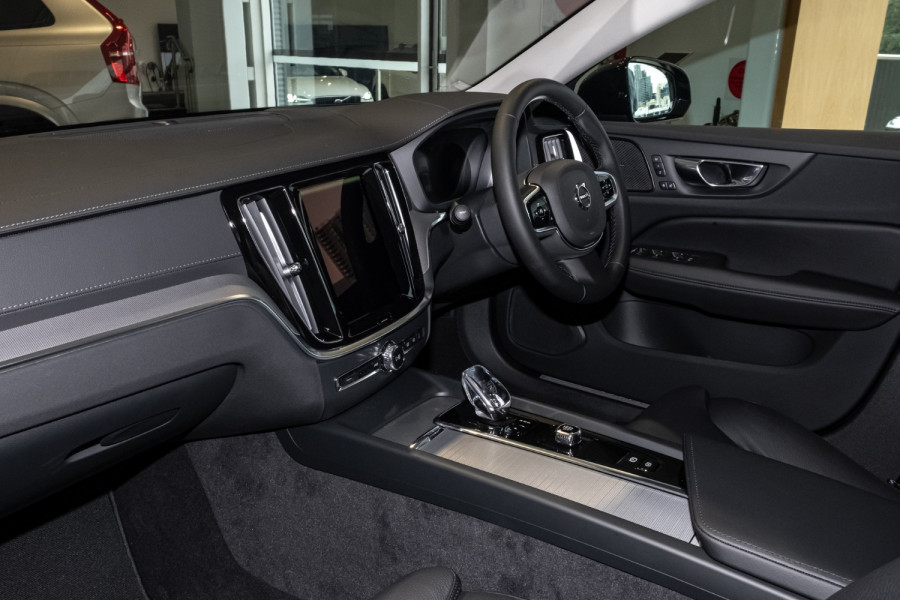 2025 Volvo V60 Cross Country Z Series Ultra B5 Bright Wagon Image 8
