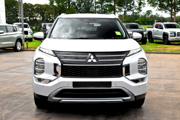 2025 Mitsubishi Outlander ZM LS SUV Image 2