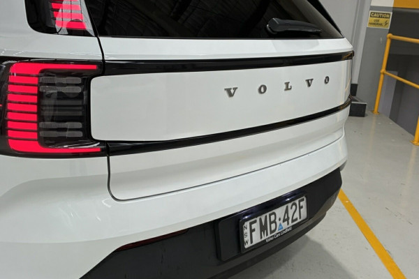 2024 Volvo EX30  Twin Motor Performance Ultra SUV Image 7