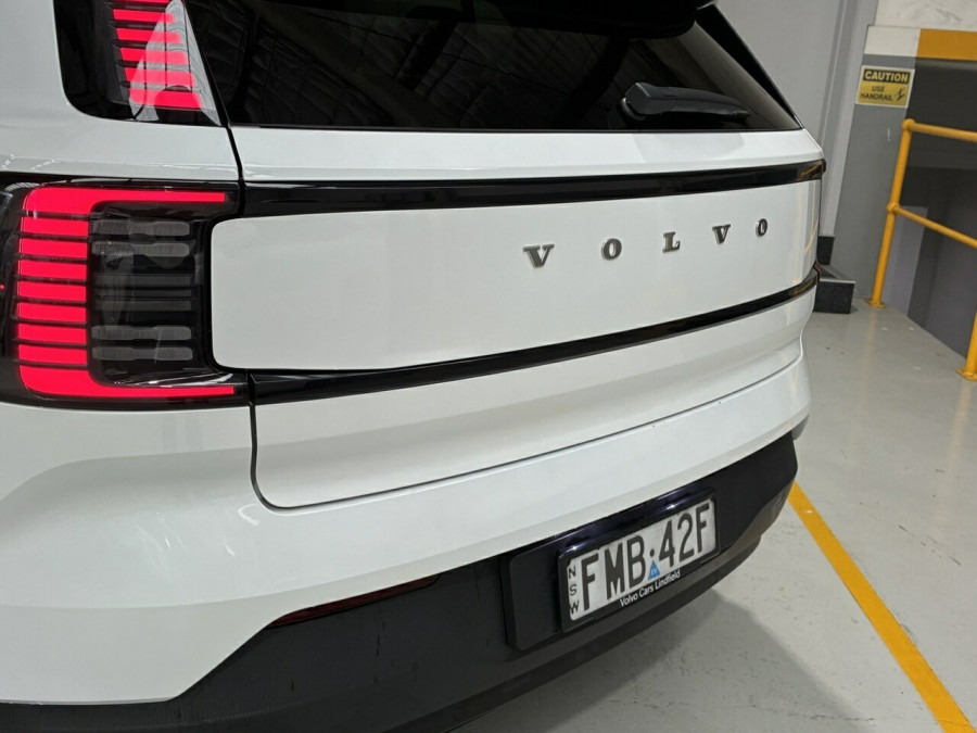 2024 Volvo EX30  Twin Motor Performance Ultra SUV Image 7