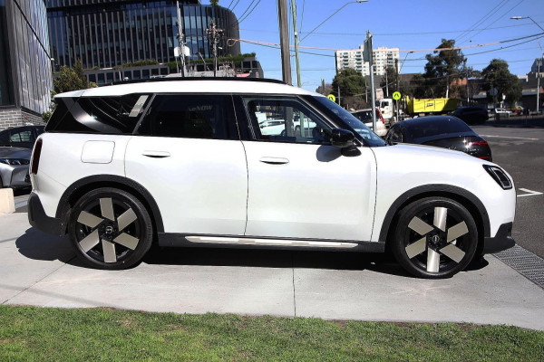 2026 MINI Countryman U25 SE Favoured SUV image 5