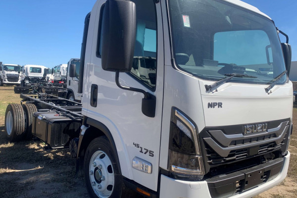 2026 Isuzu NPR Cab Chassis Image 2