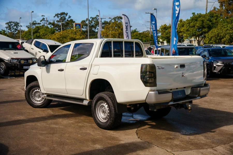 2019 MY20 Mitsubishi Triton MR GLX Cab Chassis Image 2
