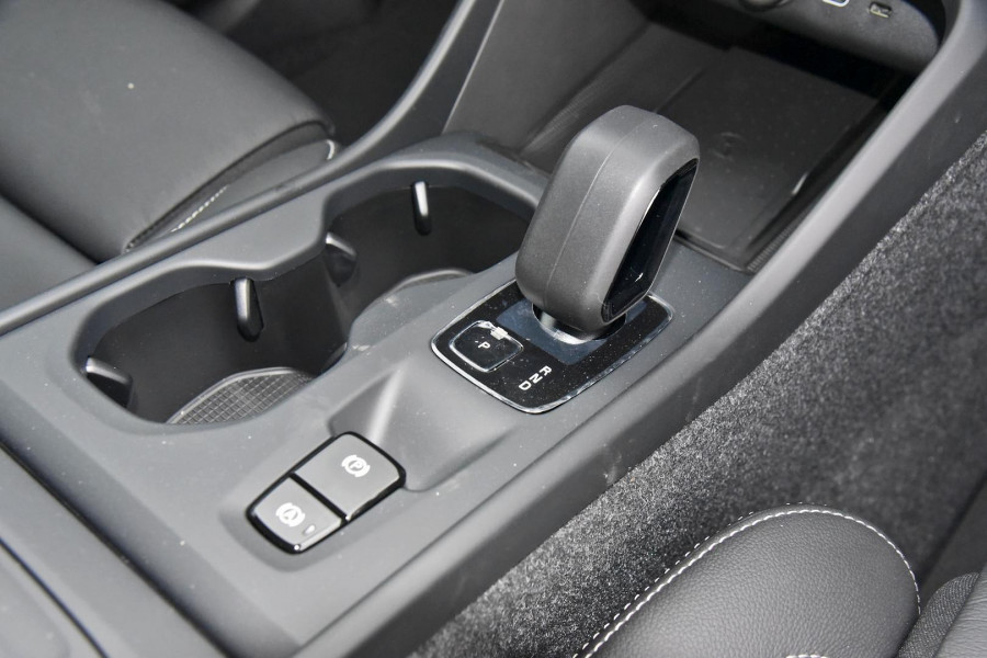 2024 MY25 Volvo XC40  Plus B4 SUV Image 18