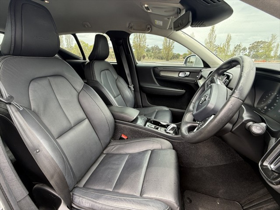 2020 Volvo XC40 XZ T4 Inscription SUV Image 10