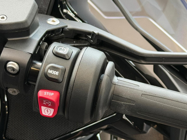 2025 MY26 BMW R 1300 RT Triple Black R 1300 image 11