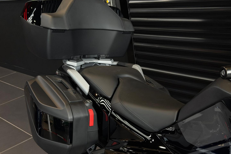2025 MY26 BMW R 1300 RT Triple Black R 1300