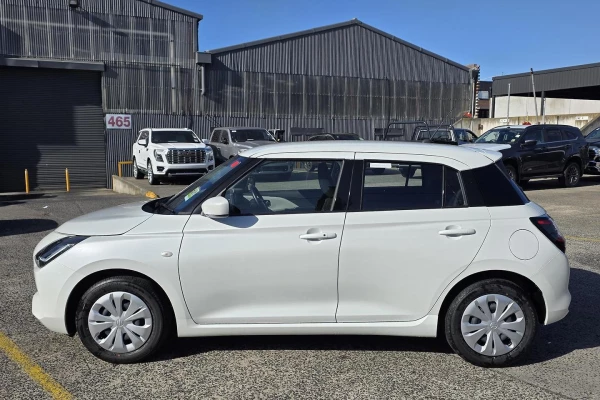 2025 Suzuki Swift UZ Hybrid Hatch Image 3