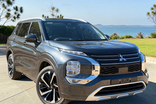 2025 MY24 Mitsubishi Outlander ZM PHEV Exceed SUV Image 1