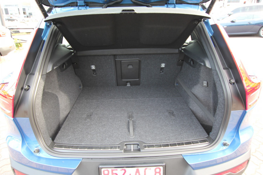 2020 Volvo XC40 XZ T5 R-Design Suv Image 13