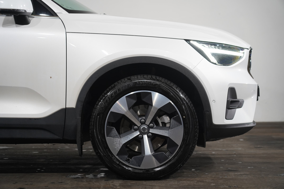 2023 Volvo Xc40 Ultimate B4 Bright Mhev SUV Image 5