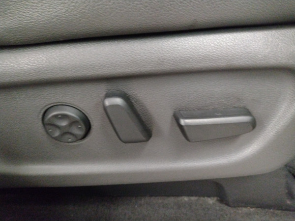 2015 MY16 Kia Carnival YP Platinum People Mover image 14
