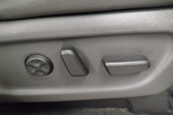 2015 MY16 Kia Carnival YP Platinum People Mover