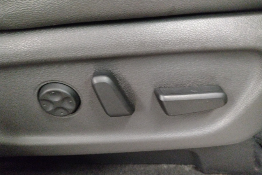 2015 MY16 Kia Carnival YP Platinum People Mover