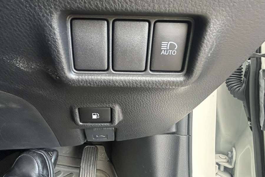 2018 Toyota C-HR NGX10R  SUV Image 26