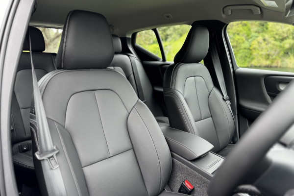 2025 Volvo XC40 XZ Plus B4 SUV Image 12