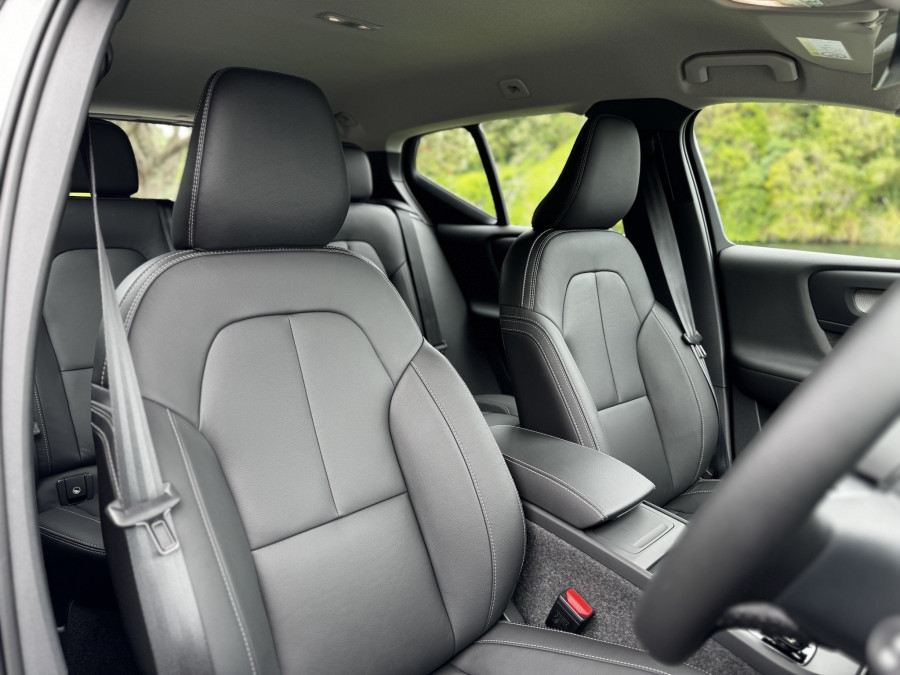 2025 Volvo XC40 XZ Plus B4 SUV Image 12