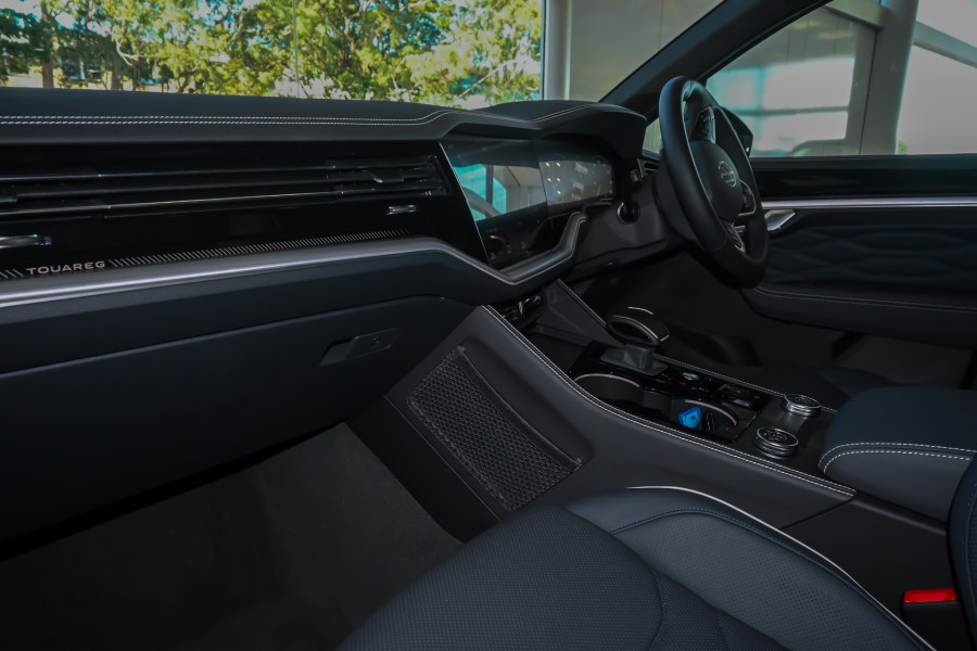 2025 Volkswagen Touareg RC 210TDI R-Line SUV
