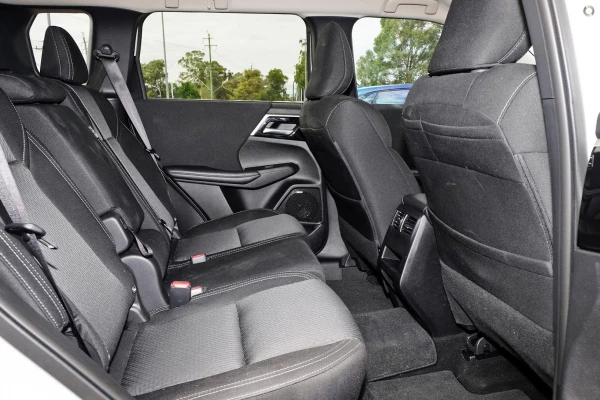 2025 Mitsubishi Outlander ZM LS SUV Image 8