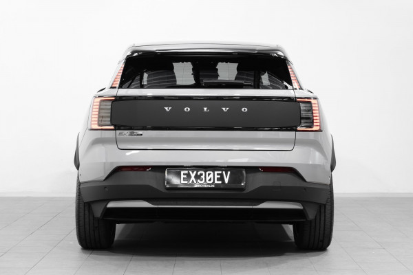 2026 Volvo EX30 Cross Country  Ultra Twin Motor Performance SUV Image 7