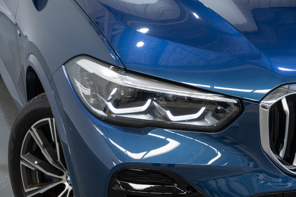2022 BMW X5 xDrive30d SUV image 2