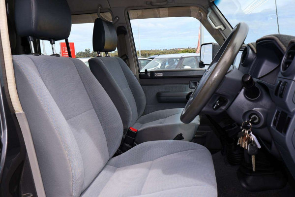 2017 Toyota LandCruiser VDJ76R GXL Dual Cab Chassis Image 18