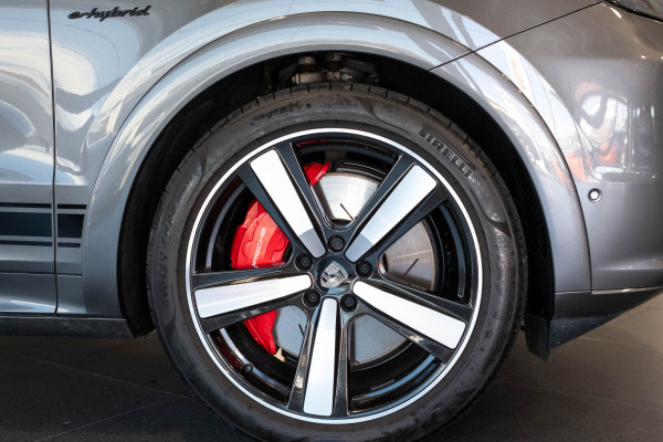 2024 MY25 Porsche Cayenne Turbo E-Hybrid SUV