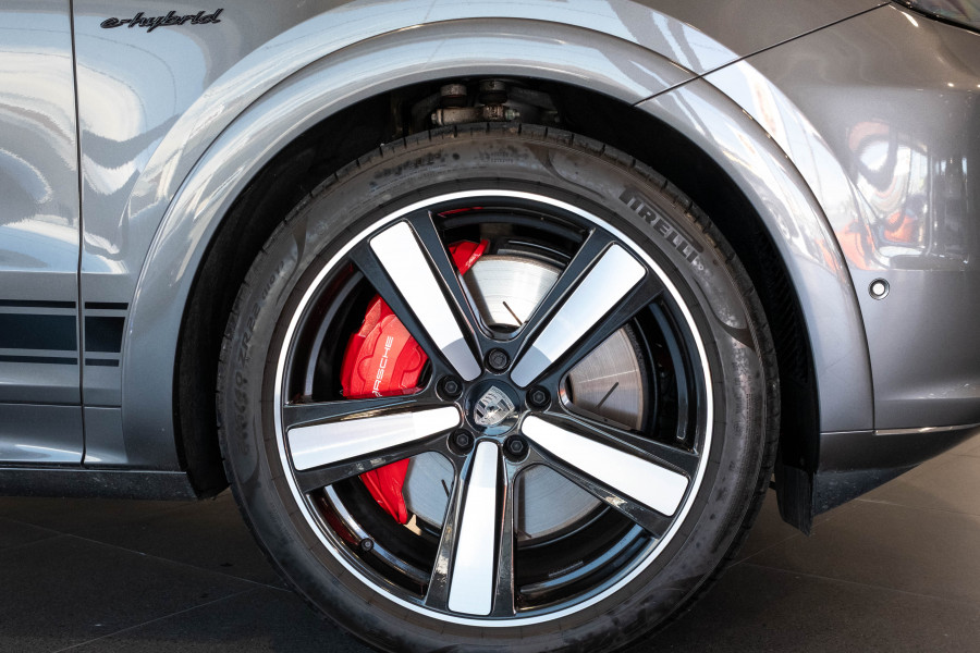 2024 MY25 Porsche Cayenne Turbo E-Hybrid SUV
